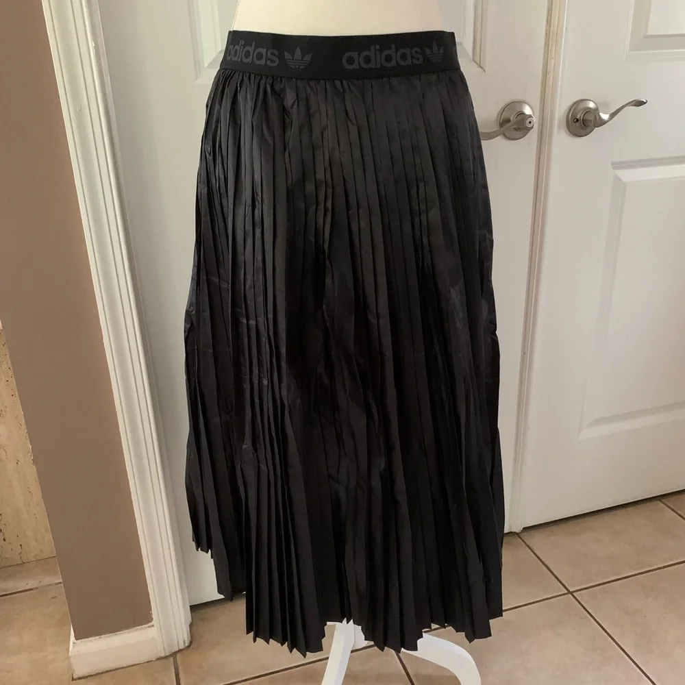 Adidas Originals Pleated Ripstop Skirt In Black - Picture 7 of 13